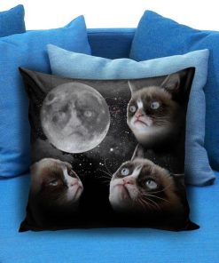 Grumpy cat funny face in moon Pillow Case