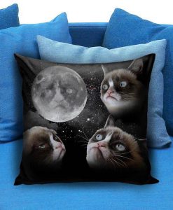 Grumpy cat funny face in moon Pillow Case