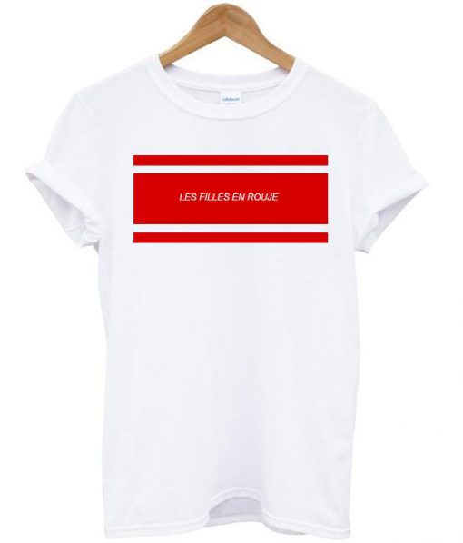 les filles en rouje t-shirt
