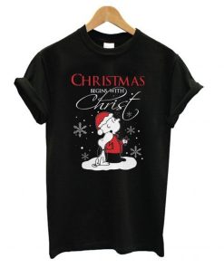 Snoopy And Charlie Brown Christmas Begins With Christ T-Shirt KM